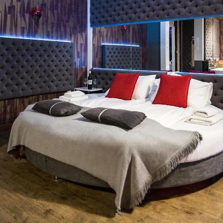 Yourplace Romantic Apartment With Private Patio Krakow Ngoại thất bức ảnh